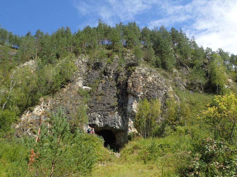 Một  kho báu khảo cổ đặc biệt vừa được phát hiện ở Tajikistan, nơi các nhà khoa học tìm thấy di chỉ của ba loài người khác nhau: Homo sapiens (người hiện đại), Neanderthals và Denisovans. (Ảnh: IFLScience)