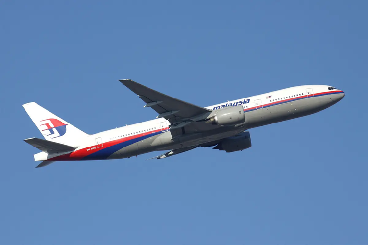 1. Vụ  tai nạn của Chuyến bay 370 của Malaysia Airlines (2014): Vụ mất tích bí ẩn của chuyến bay MH370 vào ngày 8/3/2014 là một trong những thảm kịch hàng không lớn nhất thế giới. Máy bay Boeing 777-200ER chở 239 hành khách và phi hành đoàn đã biến mất khỏi radar khi bay từ Kuala Lumpur đến Bắc Kinh. (Ảnh:New York Post)