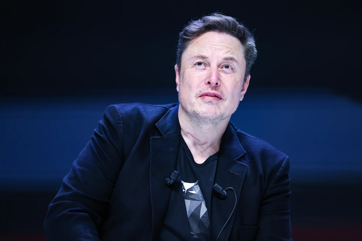 1. Elon Musk và chiếc xe lặn từ phim "Điệp viên 007": Là người đứng đầu Tesla và SpaceX, " tỷ phú công nghệ" Elon Musk không ngại chi tiền để phục vụ thú vui của mình là sở hữu chiếc xe Lotus Esprit năm 1976, từng xuất hiện trong bộ phim "Điệp viên 007". (Ảnh: NBC News)