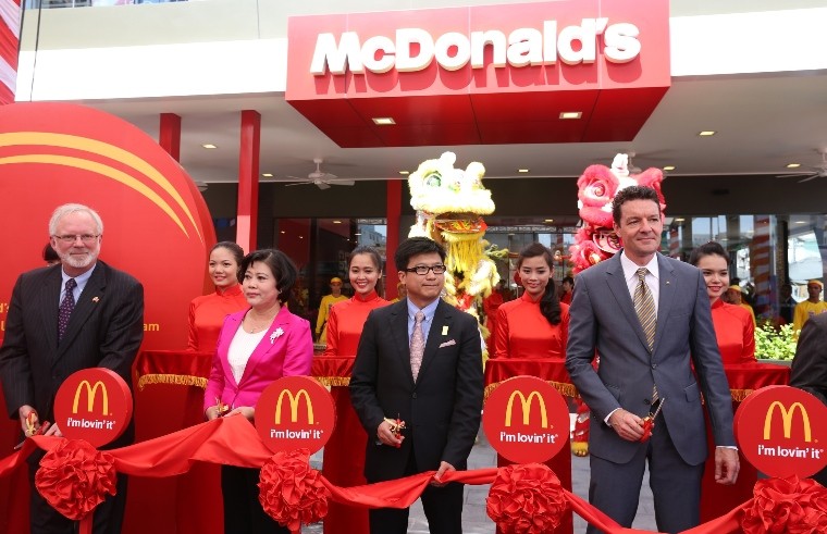 McDonald's Việt Nam (Công ty Good Day Hospitality) vừa khai trương nhà hàng McDonald's Đa Kao. Ông Don Thompson - Chủ tịch và là Tổng giám đốc điều hành tập đoàn McDonald's toàn cầu cũng có mặt trong dịp khai trương nhà hàng tại TP HCM.