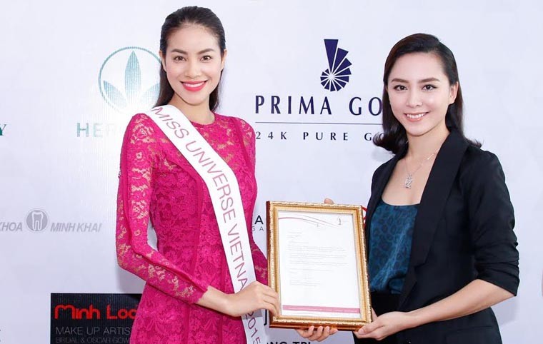 Tại buổi gặp gỡ trao giấy mời của tổ chức Miss Universe cho đại diện Việt Nam là Hoa hậu hoàn vũ Việt NAm 2015 Phạm Hương, Á hậu Hoàn vũ Việt Nam 2008 Dương Trương Thiên Lý đã trao đổi những thông tin quan trọng cho Phạm Hương trước giờ lên đường dự thi. Với tư cách Giám đốc quốc gia, Thiên Lý sẽ đồng hành và định hướng hình ảnh cho  Hoa hậu Phạm Hương tại cuộc thi sắp tới.