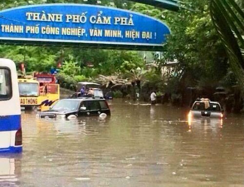 1. Quảng Ninh hoang tàn sau ngày mưa lũ  Đợt mưa kéo dài kéo theo lũ lụt tại Quảng Ninh trong hai ngày 26 và 27/7 đã khiến 3 người trong một gia đình ở phường Mông Dương bị thiệt mạng.