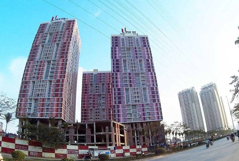  1. Dự án Usilk City Do Sông Đà - Thăng Long có khoản nợ 2.209 tỷ nhưng không có khả năng trả nên ngày 30/3/2017,  dự án bất động sản CT2-105 Usilk City (Văn Khê, Hà Đông, Hà Nội) do công ty này làm chủ đầu tư đã bị Ngân hàng Quân đội siết nợ và chuyển nhượng cho Công ty cổ phần Hải Phát Phú Đô. Ảnh: Reatimes.vn.   