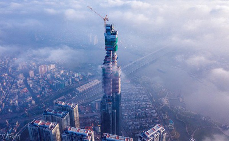 Tòa nhà cao nhất Việt Nam The Landmark 81 nằm trong Khu đô thị Vinhomes Central Park tại cửa ngõ Đông Sài Gòn, đường Nguyễn Hữu Cảnh, quận Bình Thạnh, TP. HCM được xem là một trong những công trình hiện đại và cao cấp bậc nhất Việt Nam hiện nay. Ảnh: Nhịp sống kinh tế.