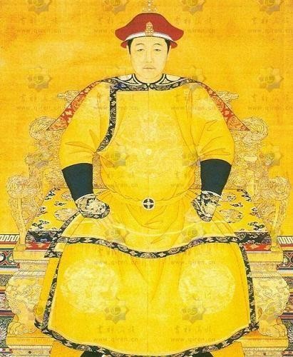 Ái Tân Giác La - Phúc Lâm, sinh giờ Tuất, ngày 30/01/1638 tại cung Vĩnh Phúc, tức năm thứ 3 Sùng Đức. Tháng 8, năm thứ 8 Sùng Đức (tức năm 1644) Hoàng đế Thái Tông đột ngột băng hà, Phúc Lâm được thúc phụ là Nhiếp Chính Vương Đa Nhĩ Cổn phụ tá đăng cơ, đổi thành Thuận Trị, đồng thời tháng 9 nguyên niên Thuận Trị (tức năm 1644) rời đô từ Thẩm Dương đến Bắc Kinh, và trở thành hoàng đế đầu tiên của triều Thanh. Hoàng đế Thuận Trị tại vị từ năm 1643 đến 1661, hưởng thọ 24 tuổi. Tuy tuổi thọ không cao song những chuyện kì quặc liên quan đến ông ta rất nhiều. Trong đó có cả câu chuyện quý phi của ông thông dâm với thái giám và có mang.