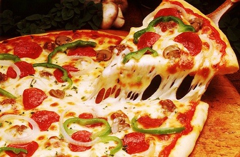 1. Pizza “ Pizza càng qua nhiều công đoạn chế biến thì các có hại “, bà Nicole Avena, tiến sĩ chuyên nghiên cứu về chứng nghiện đồ ăn cho biết. “Hãy cố gắng tìm những loại pizza với thành phần tươi và chứa ít phomai, vì loại thực phẩm này thường trải qua ít công đoạn chế biến hơn. Nếu như bạn tự làm  món ăn này thì hãy sử dụng bột súp lơ, vẫn đảm bảo hương vị ngon và tốt cho sức khỏe.