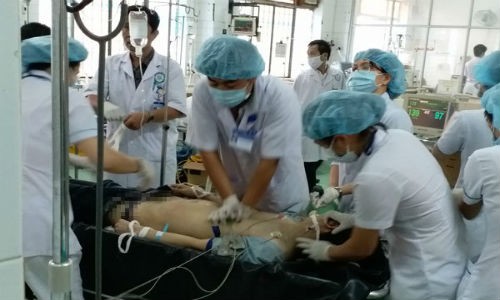 Vụ việc 24 người  phơi nhiễm HIV trong vụ cấp cứu các nạn nhân tai nạn giao thông tại Kon Tum đang khiến dư luận đặc biệt quan tâm. Thực tế, trước đây có rất nhiều trường hợp các chiến sĩ công an khi làm nhiệm vụ và nhiều y bác sỹ tham gia cứu bệnh nhân đã từng bị phơi nhiễm HIV.