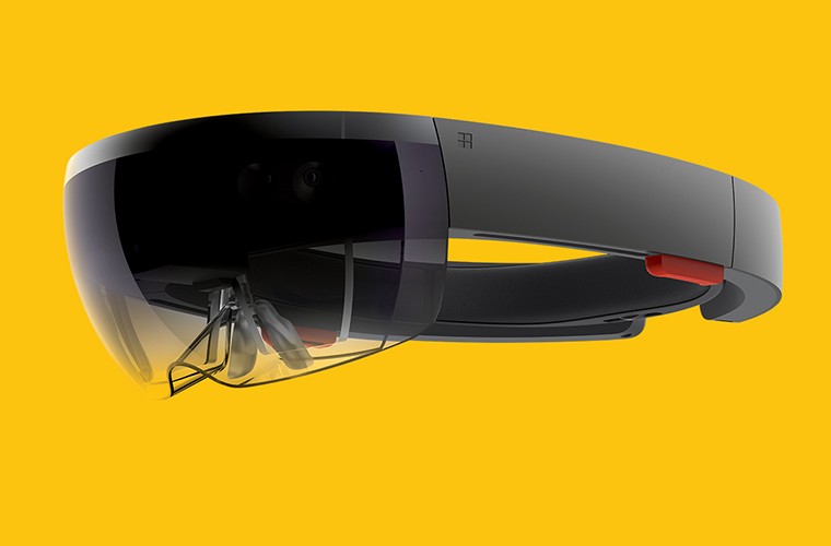 HoloLens là dự án kính thực tại ảo đầu tiên của gã khổng lồ phần mềm Microsoft.