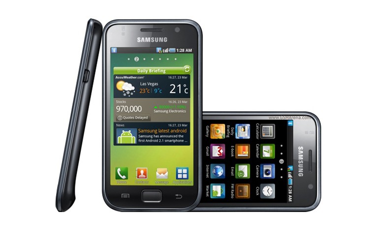  Chiếc Galaxy S đầu tiên được ra đời vào tháng 3 năm 2010 với thiết kế bo tròn 4 góc. Đây cũng là chiếc điện thoại thông minh chạy hệ điều hành Android thứ 3 mà Samsung sản xuất.