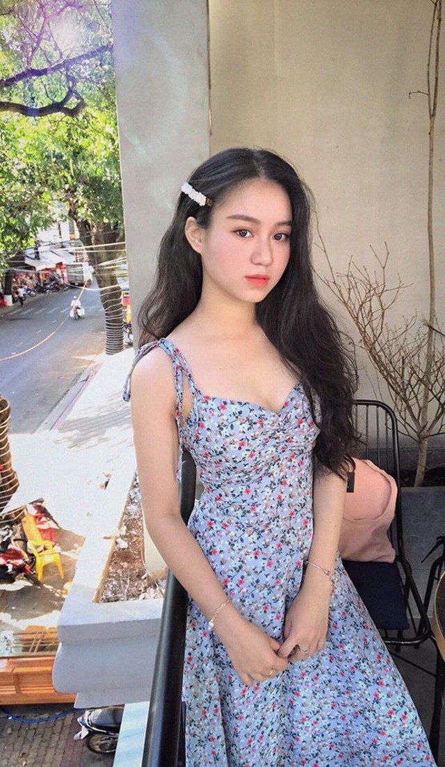 Nguyễn Thị Kim Oanh (sinh năm 2002), đến từ Đắk Lắk được biết đến là  hot girl sở hữu ngoại hình xinh xắn, gương mặt trong sáng, đáng yêu.