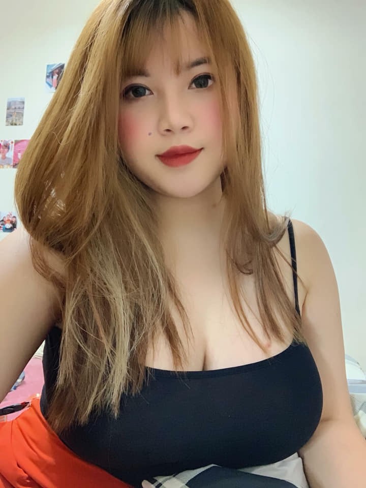 Từng làm nổi sóng mạng xã hội với vòng một khủng 110cm,  hot girl vòng 1 "khủng" Hải Dương - Võ Thị Thu Trang hiện đang là một du học sinh tại Nhật Bản.