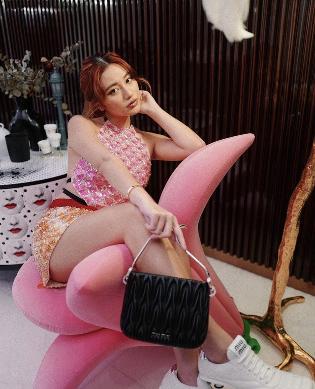 Calista Cuaca là một hot girl trong làng  rich kid rất nổi tiếng ở Singapore. Cô nàng cũng được mệnh danh là thiên kim tiểu thư được thừa hưởng nhiều túi Hermès nhất.