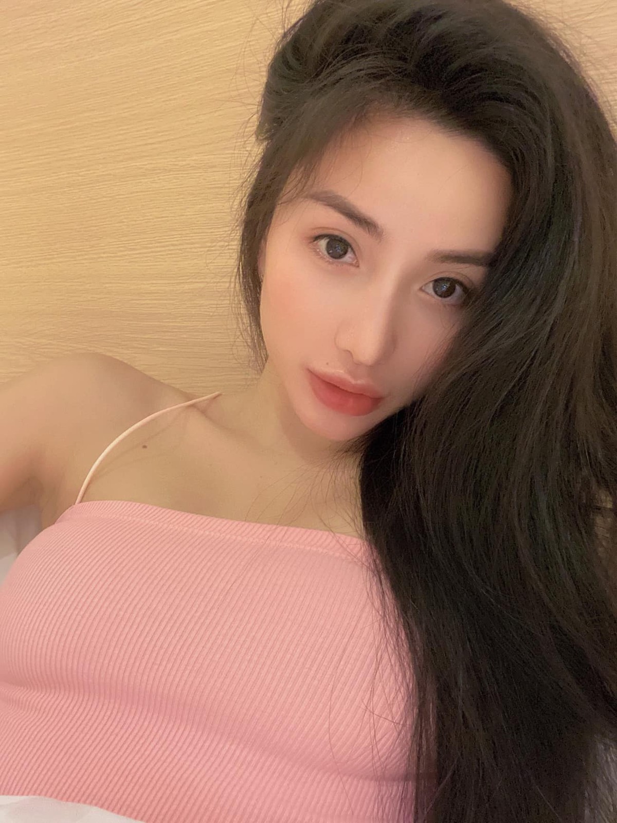 Meo Meo (tên thật Lê Như Thùy) được mệnh danh " hot girl ăn chơi số 1 Sài thành" khi luôn dẫn đầu các xu hướng thời trang cùng sở thích chơi hàng hiệu.