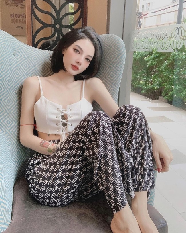 Võ Trần Anh Thư (biệt danh Xíu Xíu), sinh năm 1995 đến từ Gia Lai là  nữ streamer sở hữu lượng người hâm mộ đông đảo trên mạng xã hội.