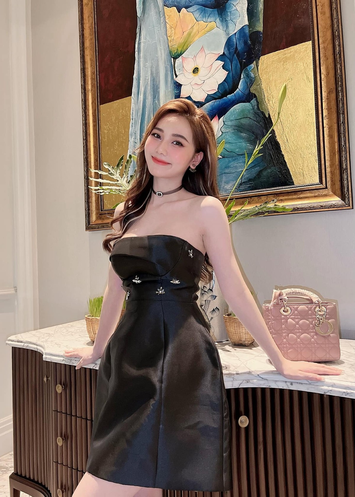 Hoàng Kim Chi (Quảng Trị) là  hot girl TikTok nổi tiếng trên MXH. Cô nàng 9x đến từ Quảng Trị hiện đang sinh sống và làm việc tại TP HCM.