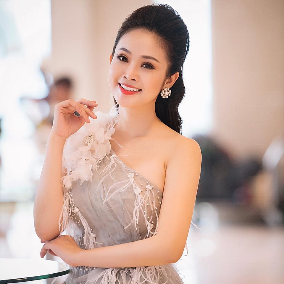  Nữ MC Nguyễn Thuỳ Linh (sinh năm 1987) không còn là gương mặt xa lạ với khán giả xem truyền hình.