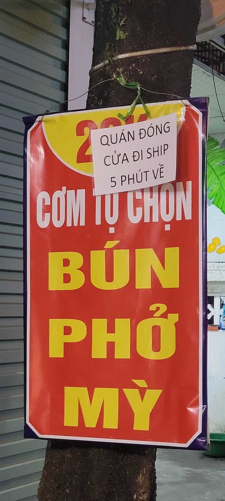 Ngày nay, khi ra đường chúng ta dễ dàng bắt gặp nhiều  biển thông báo, bảng báo, nội quy… để nhắc nhở, kêu gọi, chỉ dẫn,...