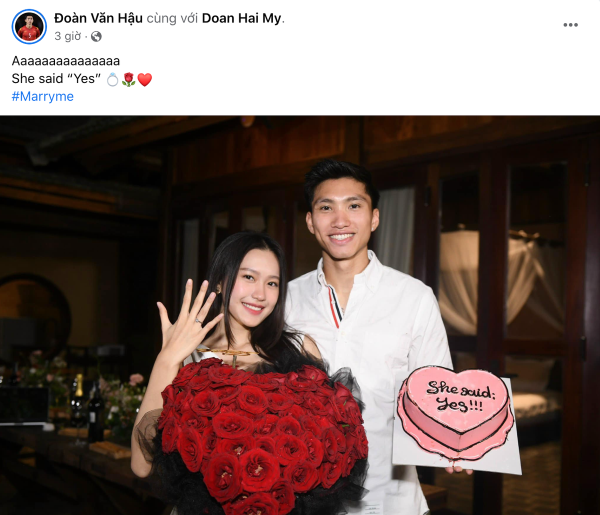 Tối ngày 17/9,  Đoàn Văn Hậu chia sẻ lên trang cá nhân tin vui cùng hình ảnh bên bạn gái. “She said Yes”, cầu thủ quê Thái Bình thông báo đã cầu hôn thành công bạn gái Doãn Hải My sau 3 năm hẹn hò.