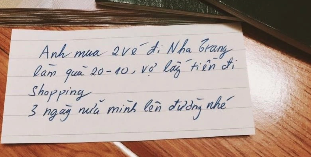  Ngày 20/10 ( Ngày Phụ nữ Việt Nam) là 1 trong những dịp quan trọng để cánh mày râu tôn vinh phái yếu. Mặc dù chưa đến nhưng dạo quanh Facebook, không ít chị em tranh thủ khoe quà từ chồng, bạn trai đáng ghen tị.