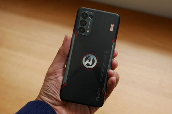 Phiên bản đặc biệt lần này có tên  OPPO Reno5 Marvel Edition. Thiết kế được lấy cảm hứng từ trang phục lượng tử mà các Avengers mặc trong bộ phim Avengers: Endgame.