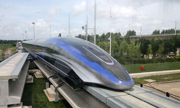 Tập đoàn đường sắt Trung Quốc (CRRC) vừa công nghệ  tàu đệm từ (maglev) có thể đạt tốc độ 600 km/h tại Thanh Đảo, Trung Quốc. Đây được xem là tàu có tốc độ nhanh nhất thế giới.