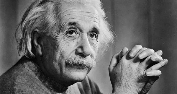 Albert Einstein là một trong những bộ óc vĩ đại nhất trong lịch sử loài người nhưng cũng không ít lần  thiên tài này đã mắc phải sai lầm. Điển hình là trong "phương trình Einstein" nổi tiếng, có một thuật ngữ được Einstein gọi là hằng số vũ trụ, vốn được sinh ra khi ông cho rằng vũ trụ là tĩnh.