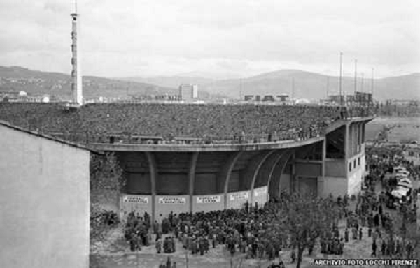 Vào ngày 27/10/1954, Fiorentina chạm trán đội bóng khác thuộc vùng Tuscany, Pistoiese. 10.000 người đã kéo đến chật cứng sân vận động Artemio Franchi nhưng chỉ sau một nửa thời gian, khung cảnh ồn ào lúc đầu đã nhường chỗ cho sự im lặng đáng sợ.