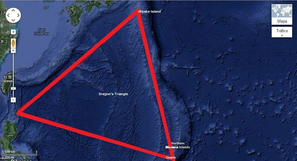 Dragon's Triangle ( tam giác Rồng) hay The Devil's Sea (Biển quỷ) nằm cách bờ biển phía nam của thủ đô Tokyo, Nhật Bản 100 km. Nơi đây luôn được xếp vào hàng top những khu vực có sóng điện từ mạnh nhất.