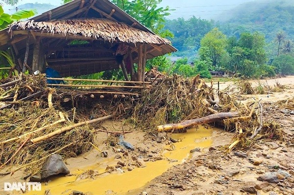 Ngày 5/9, ông Thò Bá Rê - Phó Chủ tịch UBND huyện Kỳ Sơn (Nghệ An) cho biết,  lũ ống, lũ quét xuất hiện sau mưa lớn vào đêm 4/9 đến rạng sáng 5/9 khiến nhiều xã của huyện này bị thiệt hại nặng nề (Ảnh: N.D).