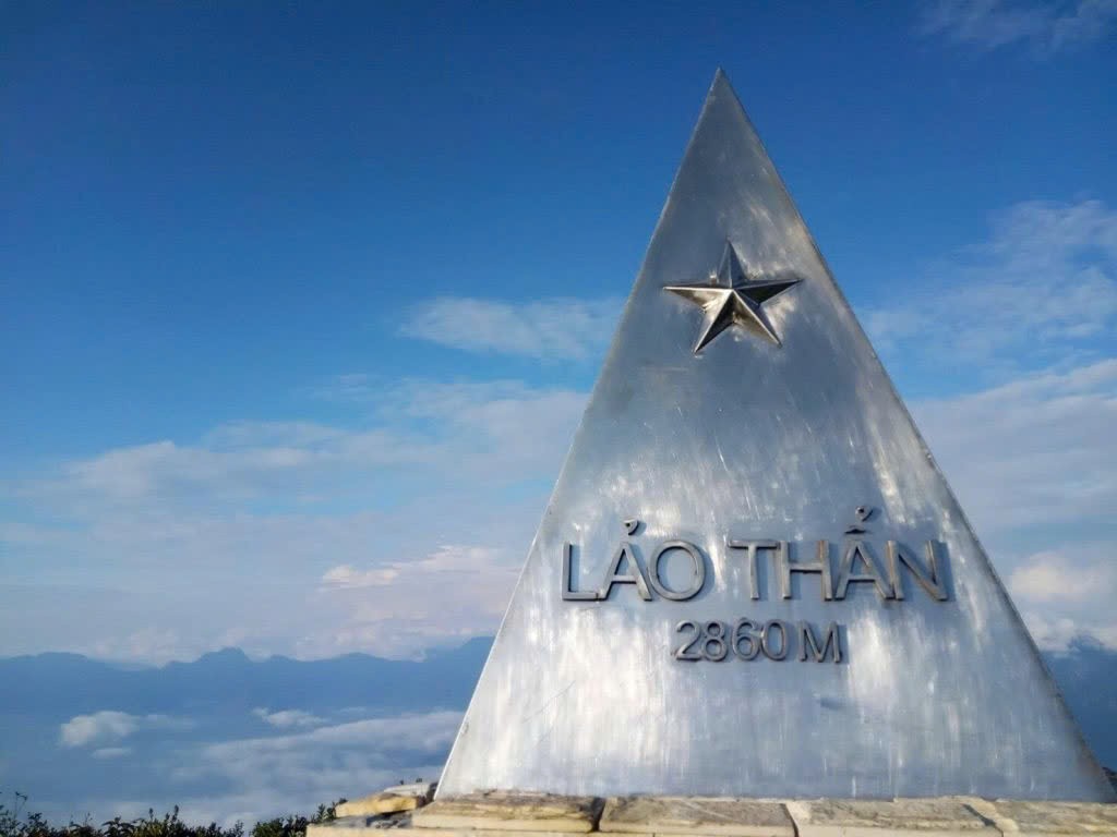 Núi Lảo Thẩn cao 2860m, nằm tại xã Y Tý, huyện Bát Xát, tỉnh Lào Cai, vốn được mệnh danh là “thiên đường săn mây”. Ảnh Internet