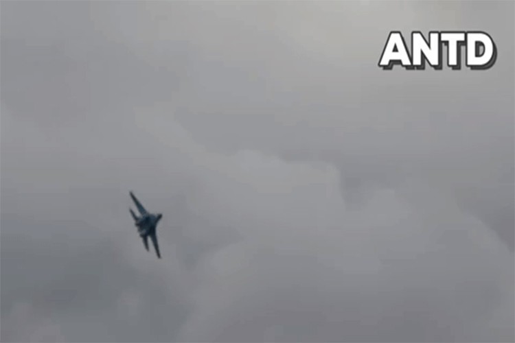 Su-27SM3 là chiến đấu cơ mới nhất trong gia đình Su-27. Với việc cải tiến động cơ, hệ thống điện tử và vũ khí khiến cho sức mạnh của loại  máy bay Su-27SM3 tăng lên đáng kể.