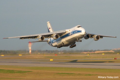 Đứng đầu danh sách là Antonov An-124 của Nga với khả năng chuyên chở tới 130 tấn hàng hóa. Nguồn ảnh: Military Today.