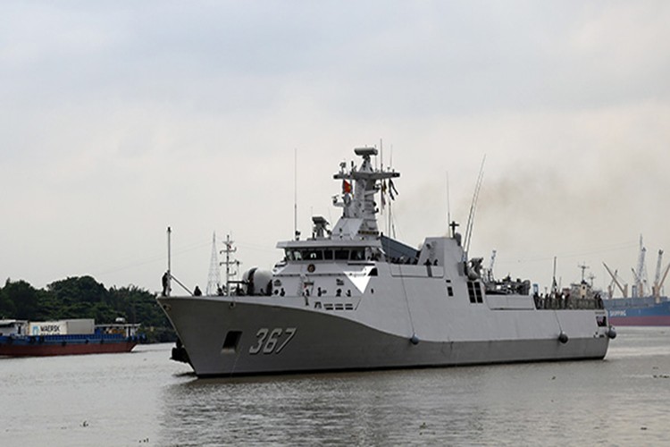 Theo đó vào sáng 18/10, 2 tàu hộ vệ tên lửa Kri Sultan Hasanuddin “366” và tàu Kri Sultan Iskandar Muda “367” do Trung tá Sunmarji Bimoaji - Thuyền trưởng tàu Sultan Iskandar Muda làm trưởng đoàn đã cập Cảng Quốc tế Thành phố Hồ Chí Minh, bắt đầu chuyến thăm hữu nghị Thành phố Hồ Chí Minh từ ngày 18 - 21/10. Nguồn ảnh: Báo Hải quân.