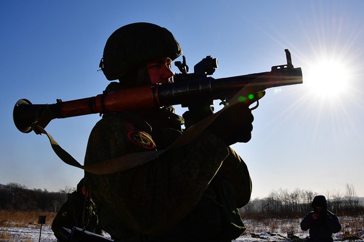 Theo TASS đưa tin cho hay, Moscow và Manila đã ký kết một hợp đồng cung cấp  súng chống tăng RPG-7B cùng đạn dược do Nga sản xuất cho Quân đội Philippines. Và đây là lần đầu tiên Philippines đặt mua vũ khí từ Nga thậm chí là với số lượng lớn. Nguồn ảnh: TASS.