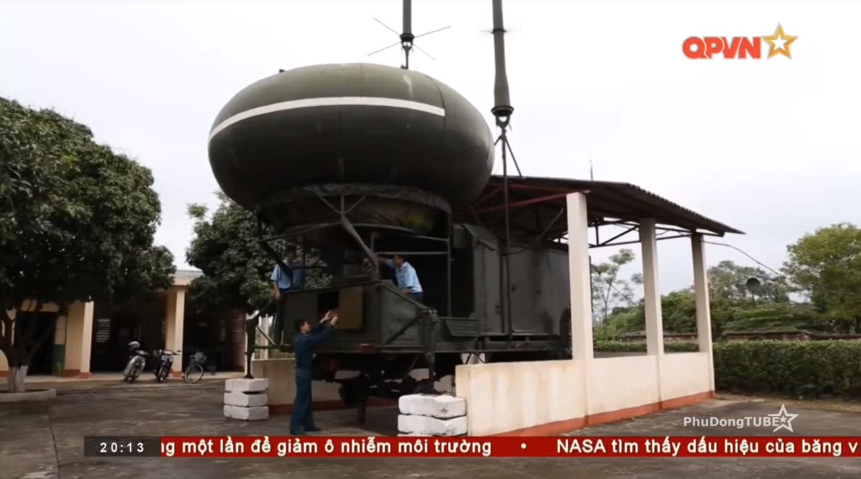 Theo đó qua thời gian dài sử dụng các đài dẫn vô tuyến đường bay nằm trong hệ thống thông tin đảm bảo bay đã có dấu hiệu xuống cấp và không còn đáp ứng được các yêu cầu kỹ thuật trong công tác đảm bảo kỹ thuật bay của quân đội ta mà cụ thể là Binh chủng Phòng không – Không quân. Nguồn ảnh: QPVN.