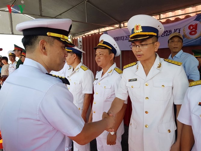 Sáng nay (11/9),  tàu khu trục ROKS Munmu the Great - Munmu Đại đế (DDH 976) thuộc lớp Chungmugong Yi Sun-sin của Hải quân Hàn Quốc cập Cảng Tiên Sa, bắt đầu chuyến thăm xã giao thành phố Đà Nẵng từ ngày 11 -14/9.