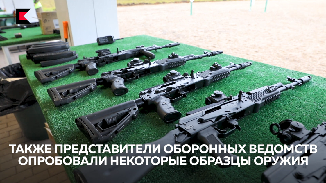 Trong một sự kiện được Tập đoàn  vũ khí Kalashnikov tổ chức tại công viên chủ đề “Người yêu nước” nằm ở ngoại ô Moscow, Kalashnikov đã mời tùy viên quân sự 23 nước tại Nga đến trải nghiệm các dòng vũ khí mới nhất của tập đoàn này, trong đó có cả Việt Nam. Nguồn ảnh: Kalashnikov.