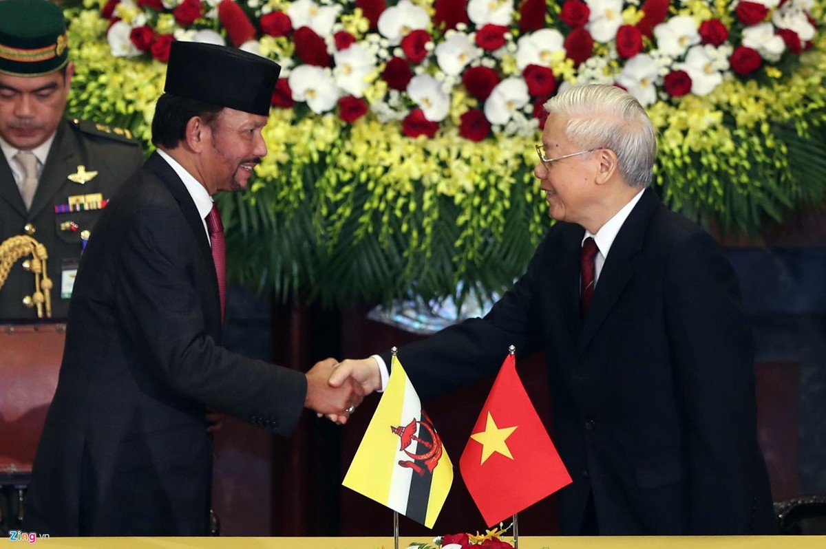 Nhận lời mời của Tổng bí thư, Chủ tịch nước Nguyễn Phú Trọng,  Quốc vương Brunei Hassanal Bolkiah bắt đầu thăm cấp nhà nước tới Việt Nam từ ngày 26 - 28/3.