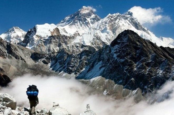  Đỉnh Everest: Theo Huffington Post, đây là ngọn núi có nhiều người tử nạn nhất, nhưng du khách vẫn ùn ùn kéo đến mỗi năm, nên tỷ lệ tử vong rơi vào khoảng 9%. Con số người chết ở ngọn núi này lên tới hơn 200 người trong những năm qua.  