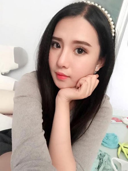 Không chỉ là người mẫu ảnh,  hot girl Nguyễn Lê Minh Trúc (Mitu Kat) còn gây ấn tượng mạnh bởi khả năng chơi game đẳng cấp và vẻ ngoài xinh đẹp hút hồn.