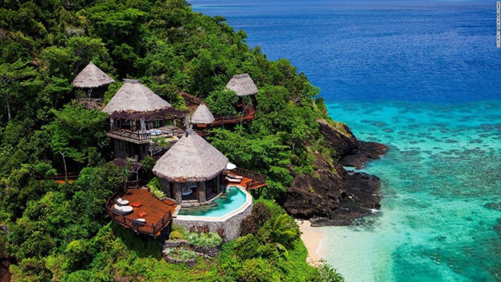 Laucala Island (Fiji): Từ “đẹp” không thể diễn tả hết về khu nghỉ mát ở hòn đảo cá nhân rộng hơn 14.000m2 này. Bất cứ căn biệt thự nào trong số 25 căn biệt thự ở đây đều có khu vườn nhiệt đới và bể bơi vô cực.