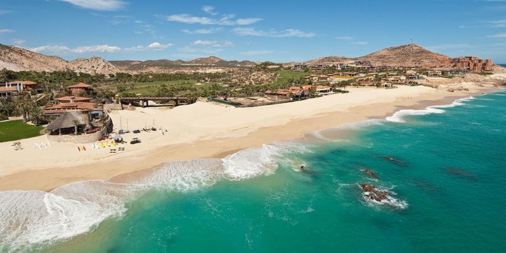 Cabo San Lucas, Mexico: Đây là một nơi nghỉ dưỡng ở biên giới phía nam Mexico đã thu hút được nhiều người nổi tiếng như Jennifer Aniston và Chris Martin. George Clooney rất thích  điểm đến du lịch này, ông thậm chí còn xây dựng biệt thự riêng của mình ở đây.