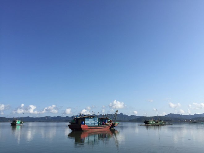 Khung cảnh nên thơ ở bến cảng.