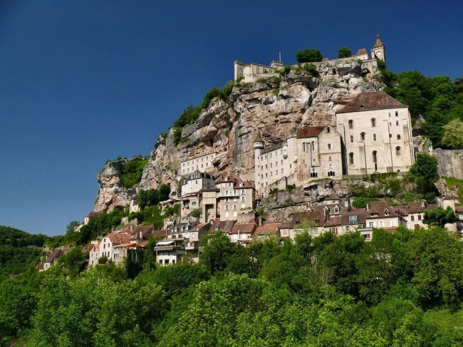  Ngôi làng cổ Rocamadour được xây dựng trên vách núi ở vùng Occitanie, miền tây nam Pháp.