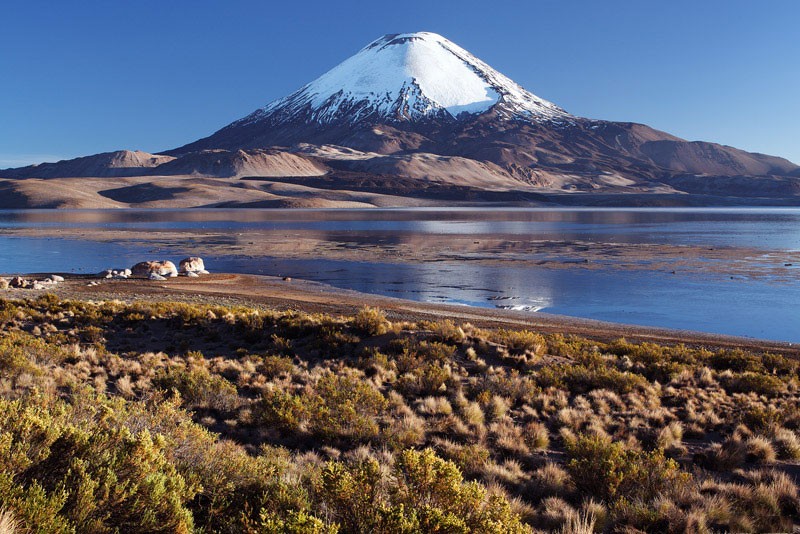 1. Chile. Quốc gia nằm tại khu vực Nam Mỹ, có dải bờ biển dài và hẹp xen vào giữa dãy núi Andes và biển Thái Bình Dương. Hiện nay, Chile trở thành một trong những  quốc gia ổn định và thịnh vượng nhất Nam Mỹ.