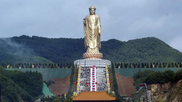 1. Tượng Trung Nguyên Đại Phật (Trung Quốc). Chiều cao: 128m.