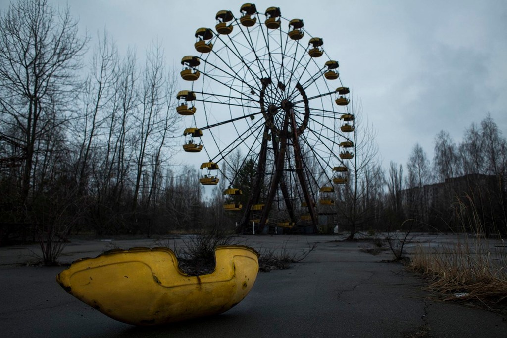 Đu quay Pripyat, công trình chưa bao giờ đi vào hoạt động, trở thành một biểu tượng nổi tiếng của thảm họa hạt nhân Chernobyl tại Ukraine. Nhiếp ảnh gia Raul Moreno, người thực hiện bộ ảnh này cho Washington Post, cho biết khi bước vào vùng cách ly, "bạn cảm thấy một sự cô đơn khó chịu, một sự bồn chồn ở lại với bạn".