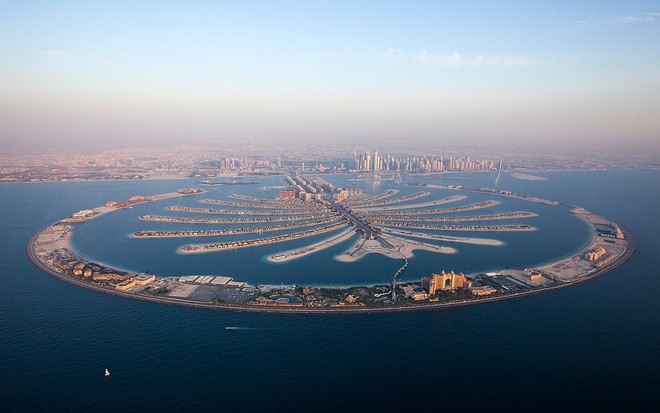  Palm Jumeirah (Dubai, Các tiểu vương quốc Ả Rập thống nhất - UAE): Là một trong những công trình nổi tiếng nhất tại Dubai, Palm Jumeirah có hình dáng giống một cây cọ với thân vây và 17 cành. Ảnh: Gulf News.