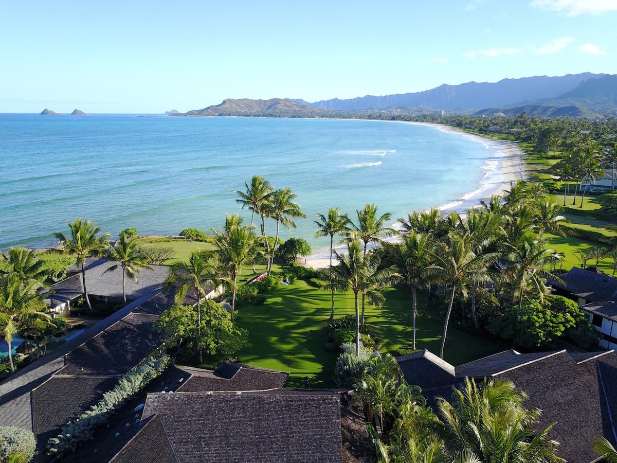 Căn biệt thự toạ lạc tại khu Kailua, có tên là Paradise Point. Mức giá tối thiểu để thuê bất động sản này là 4.500 USD mỗi đêm.