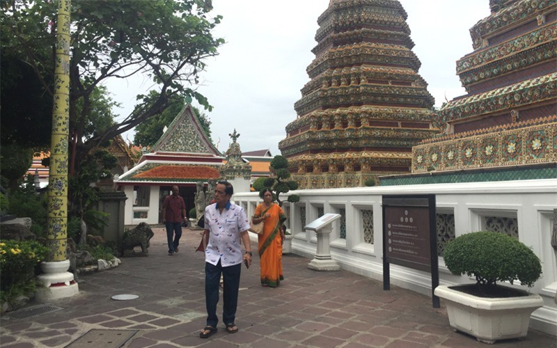 Wat Pho hay Chùa Đức Phật nằm, là ngôi chùa lớn nhất và cổ nhất tại Bangkok (Thái Lan). Trước khi xây dựng ngôi chùa này, nơi đây là trung tâm đào tạo y khoa cổ truyền Thái Lan, chùa cũng là nơi khai sinh ra massage Thái.  